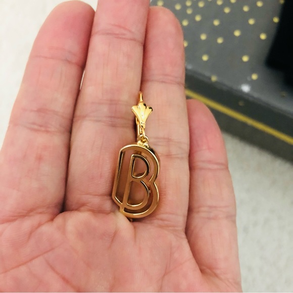 B initial gold tone necklace - Picture 7 of 9